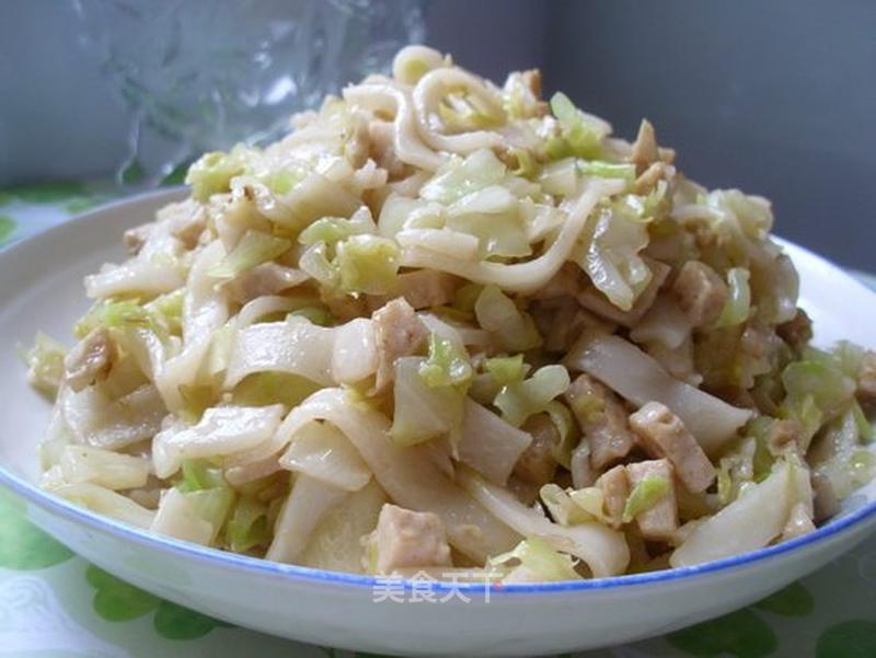 Stir-Fried Rice Noodle Rolls with Cabbage and Meat Patty Recipe